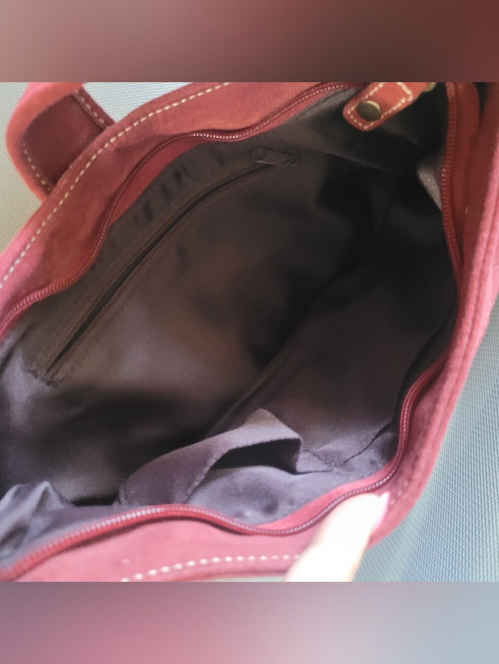 Red Vegan Suede Purse, Handbag, Shoulder Bag, Y2K, Gold Hardware - Picture 5 of 5